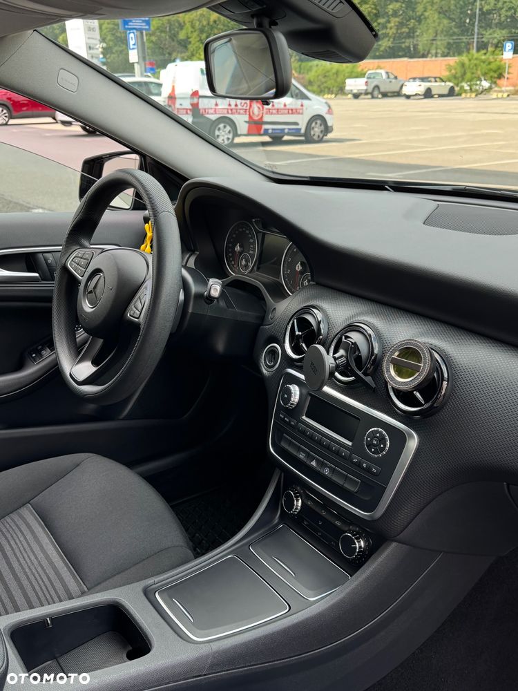 Mercedes-Benz Klasa A 160 7G-DCT Urban - 13