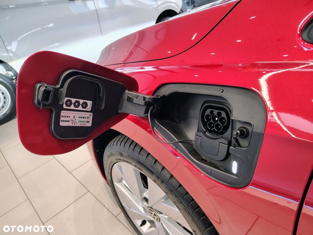 Volkswagen Golf - 8