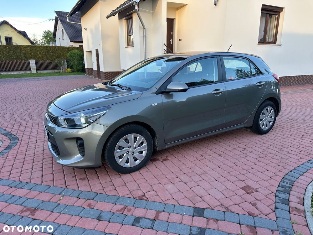 Kia Rio 1.2 L - 4