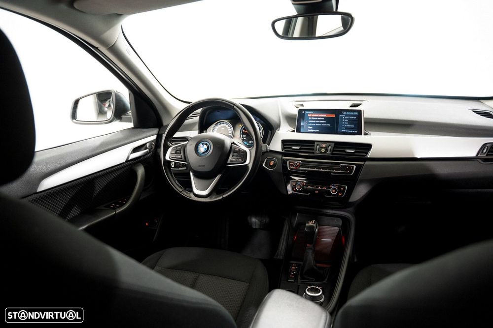 BMW X1 25 e xDrive Corporate Edition - 4