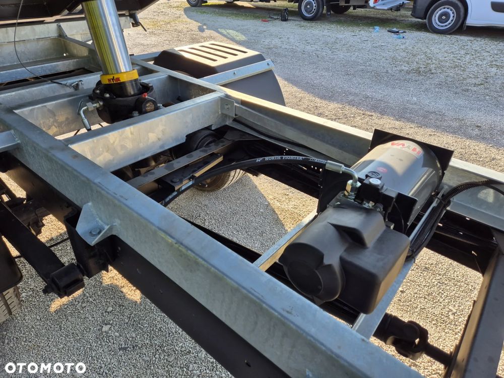 Nissan Atleon 56.13 3.0 130KM - 15