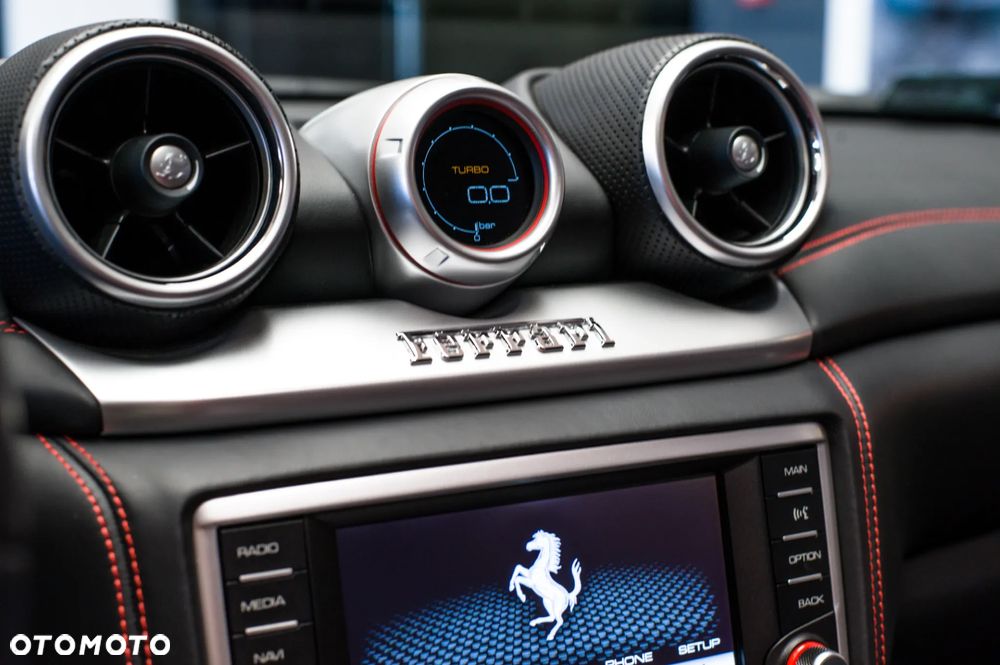 Ferrari California T - 27