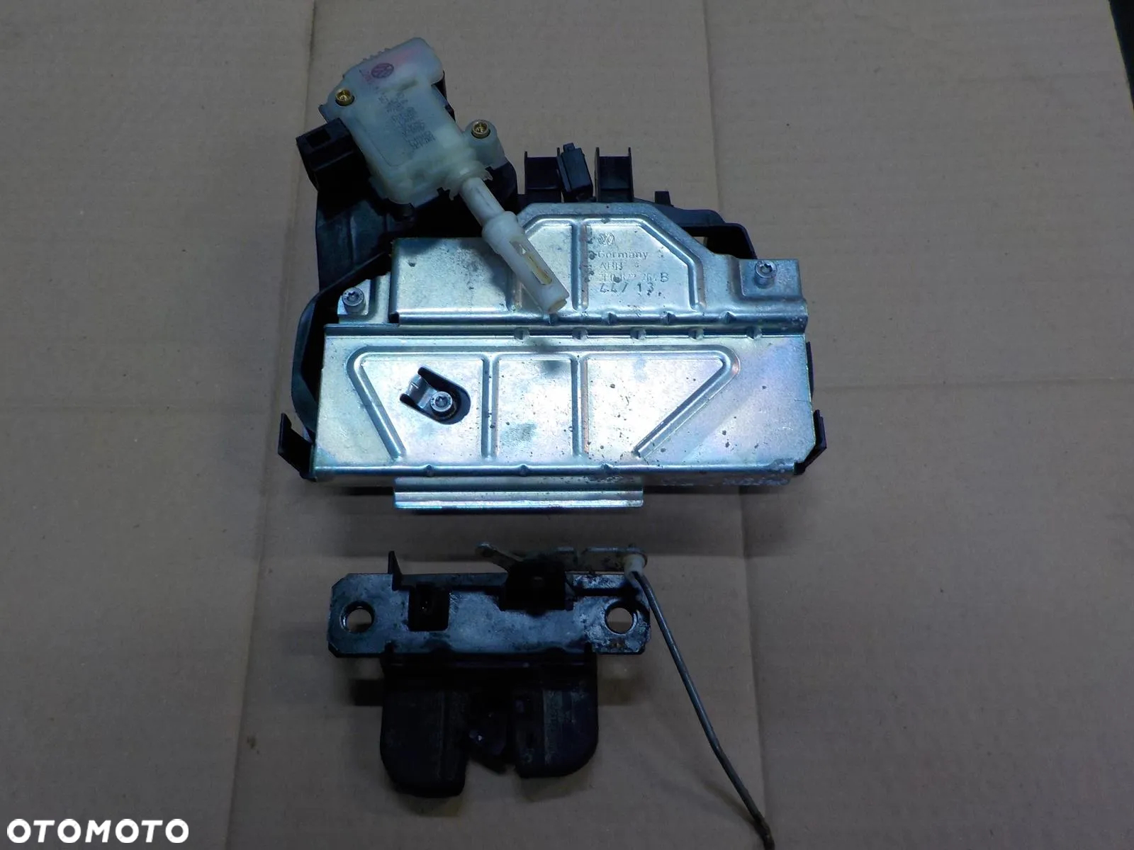 VW T5 10- LIFT KLAMKA ZAMEK SIŁOWNIK KLAPY - 2