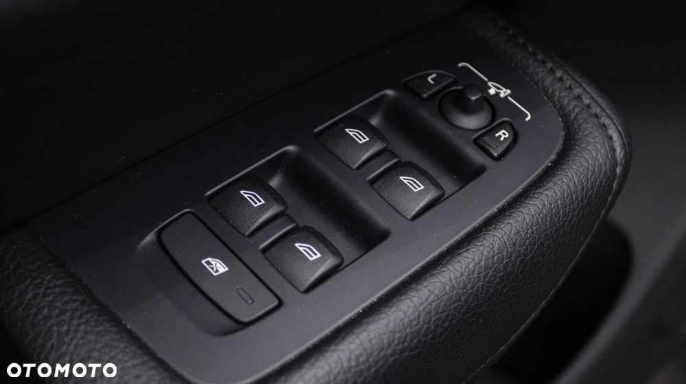 Volvo XC 60 T5 AWD Momentum Pro - 35
