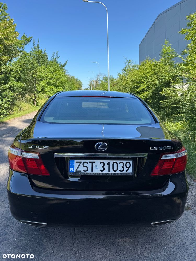 Lexus LS - 4