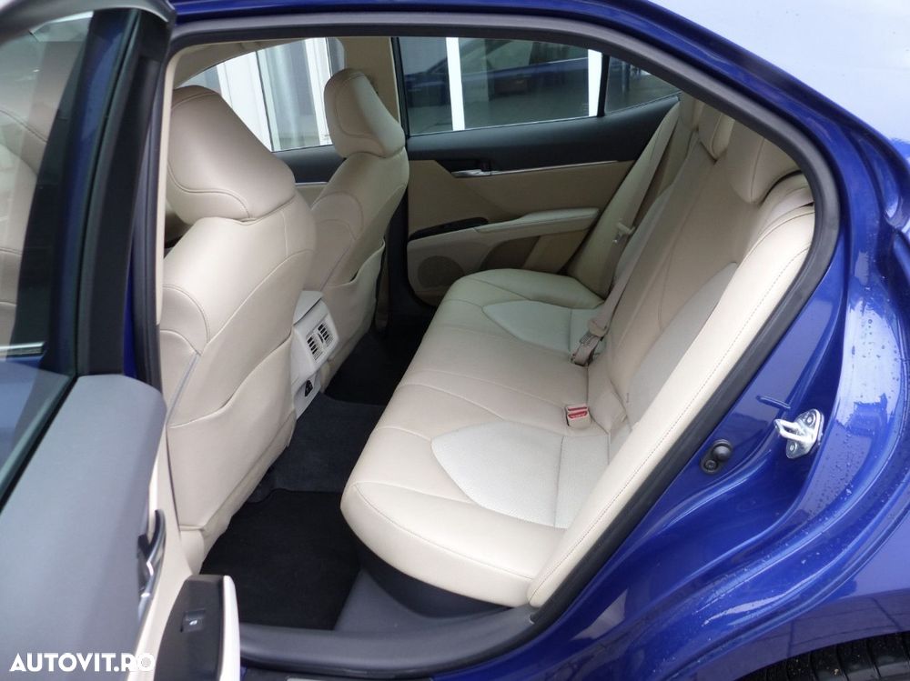 Toyota Camry Executive - 11