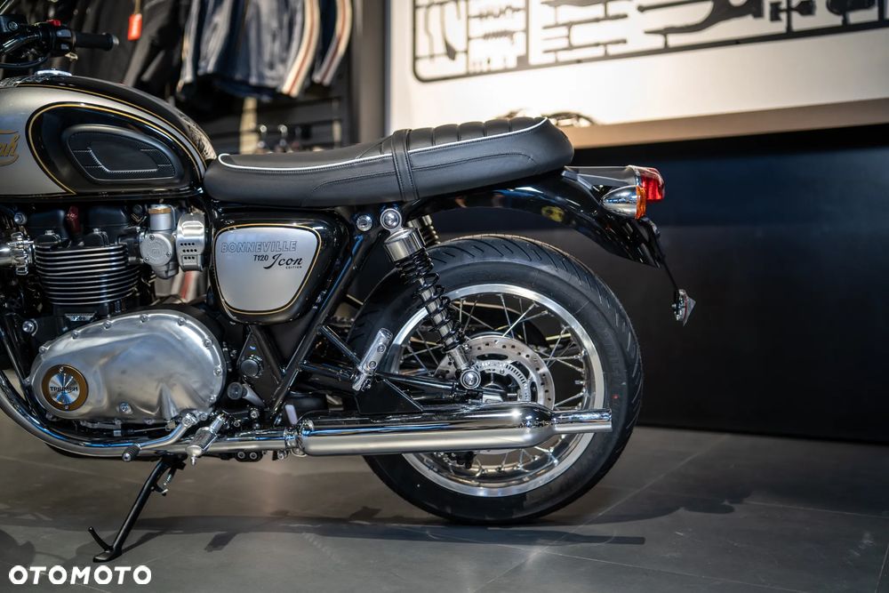 Triumph Bonneville - 14