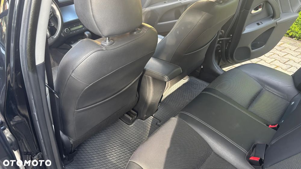 Toyota Avensis 1.8 Premium MS - 22