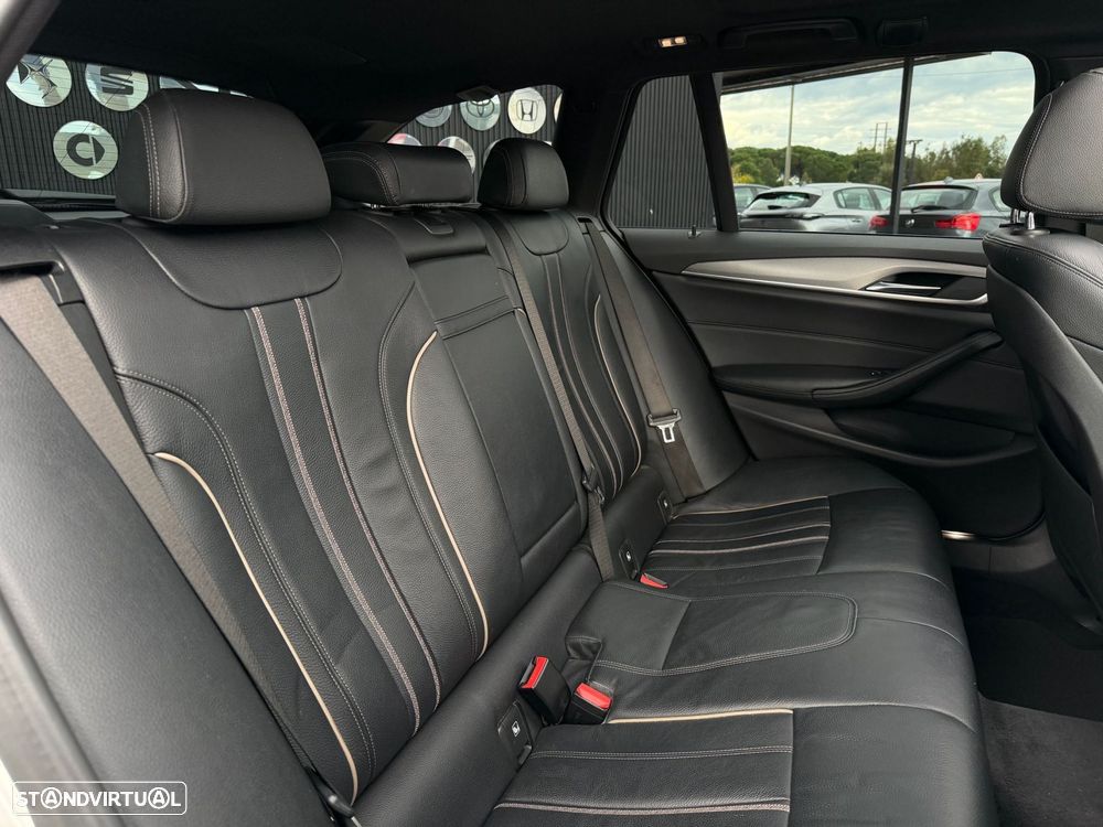BMW 520 d Pack Desportivo M Auto - 16