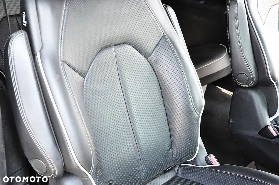 Chrysler Pacifica - 22