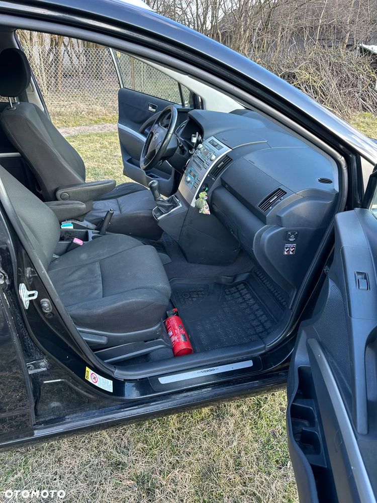 Toyota Corolla Verso 2.2 D-4D - 23