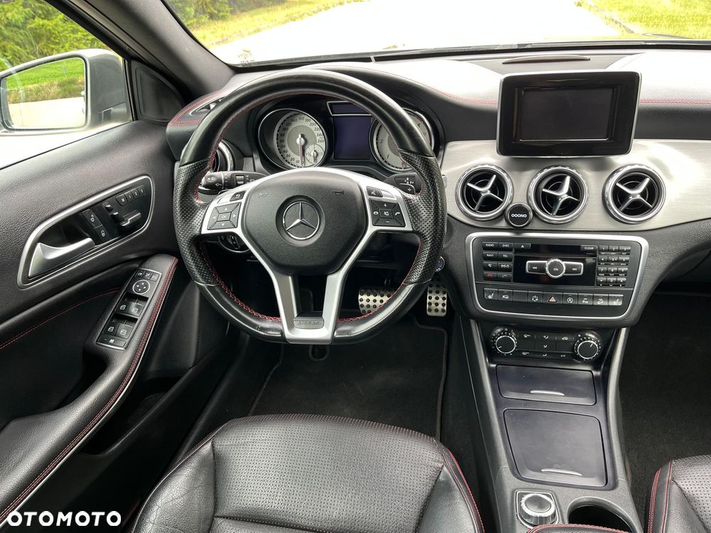 Mercedes-Benz GLA 220 CDI 4Matic 7G-DCT AMG Line - 11