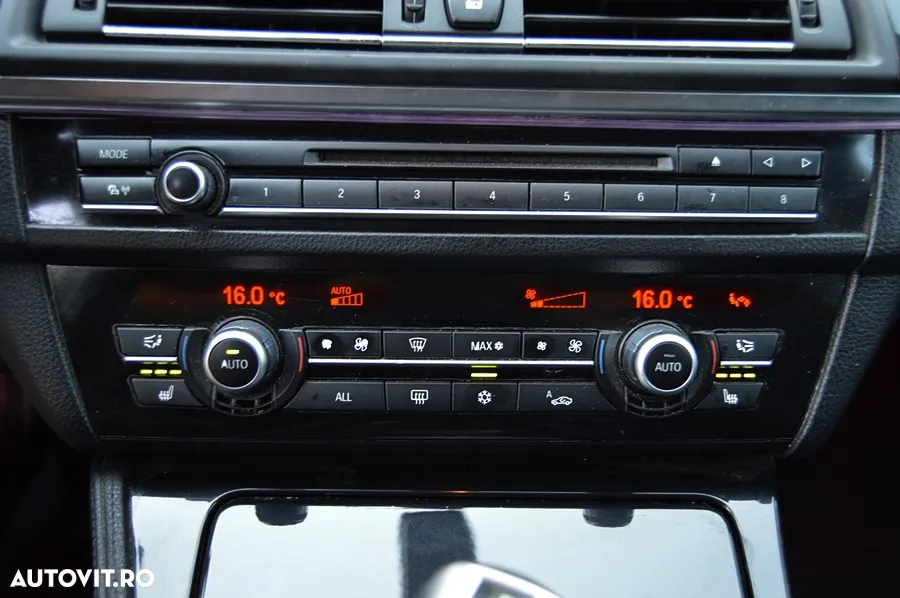 BMW Seria 5 520d Aut. - 30