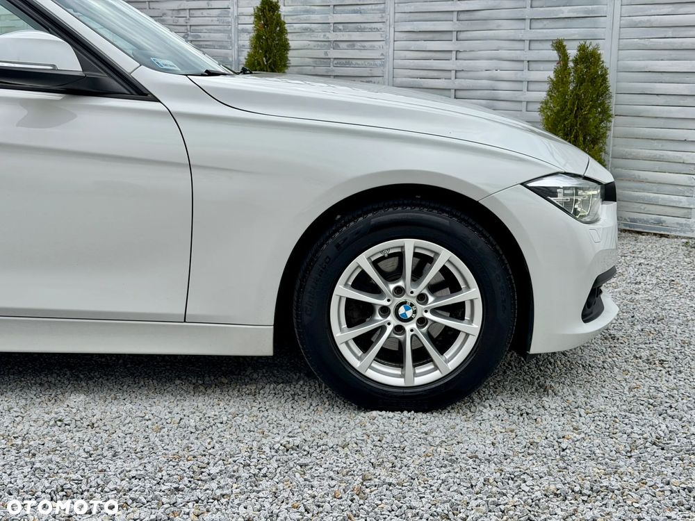 BMW Seria 3 318i - 32