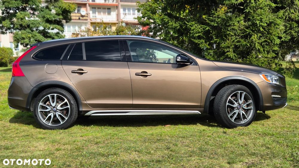 Volvo V60 Cross Country T5 AWD Momentum - 2