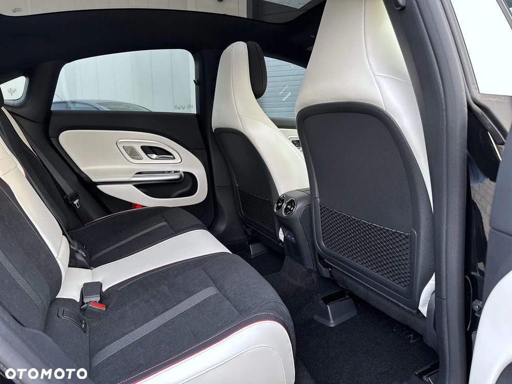 Mercedes-Benz CLA - 33