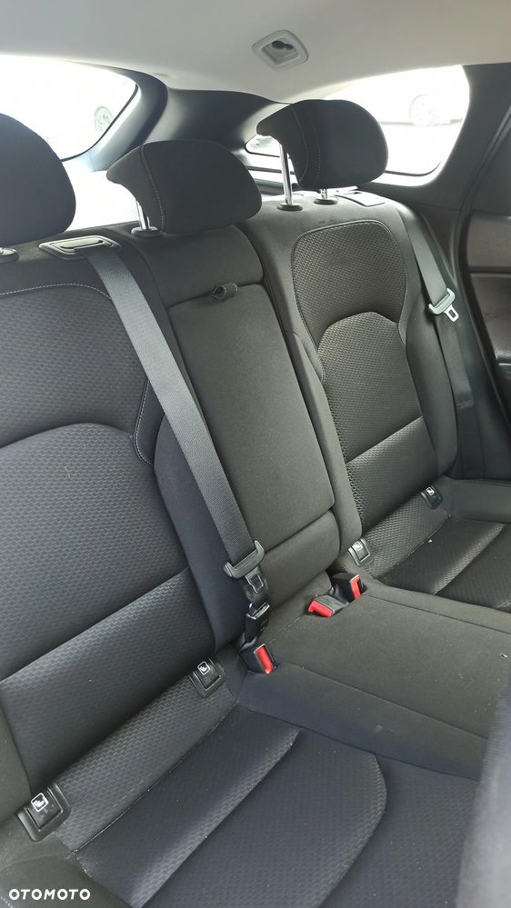 Hyundai i30 1.6 D Comfort - 27