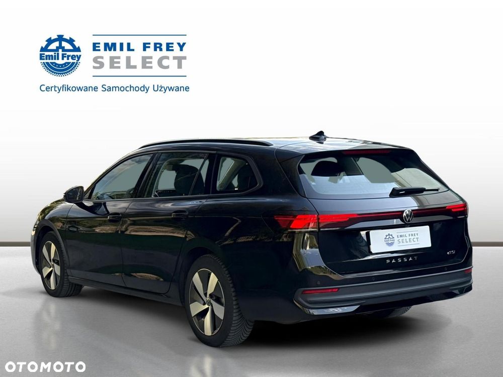 Volkswagen Passat - 4