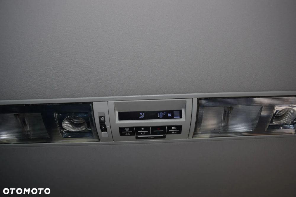 Volkswagen Multivan - 17