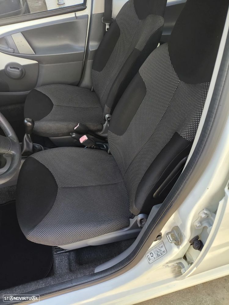 Toyota Aygo 1.0 - 18