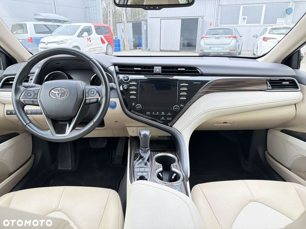 Toyota Camry 2.5 Hybrid Executive CVT - 12