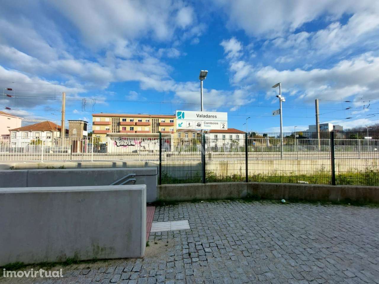 Sete T0s novos para venda em frente á estação do comboio de Valadares - Grande imagem: 2/24