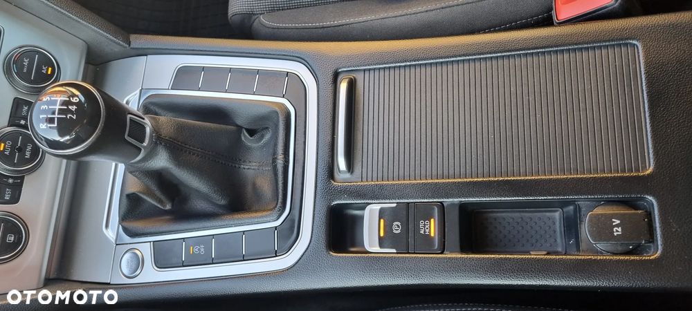 Volkswagen Passat 2.0 TDI (BlueMotion Technology) Comfortline - 26