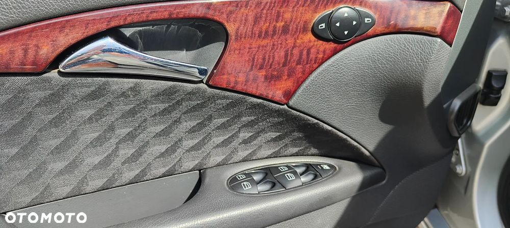 Mercedes-Benz Klasa E 320 CDI Classic DPF - 13