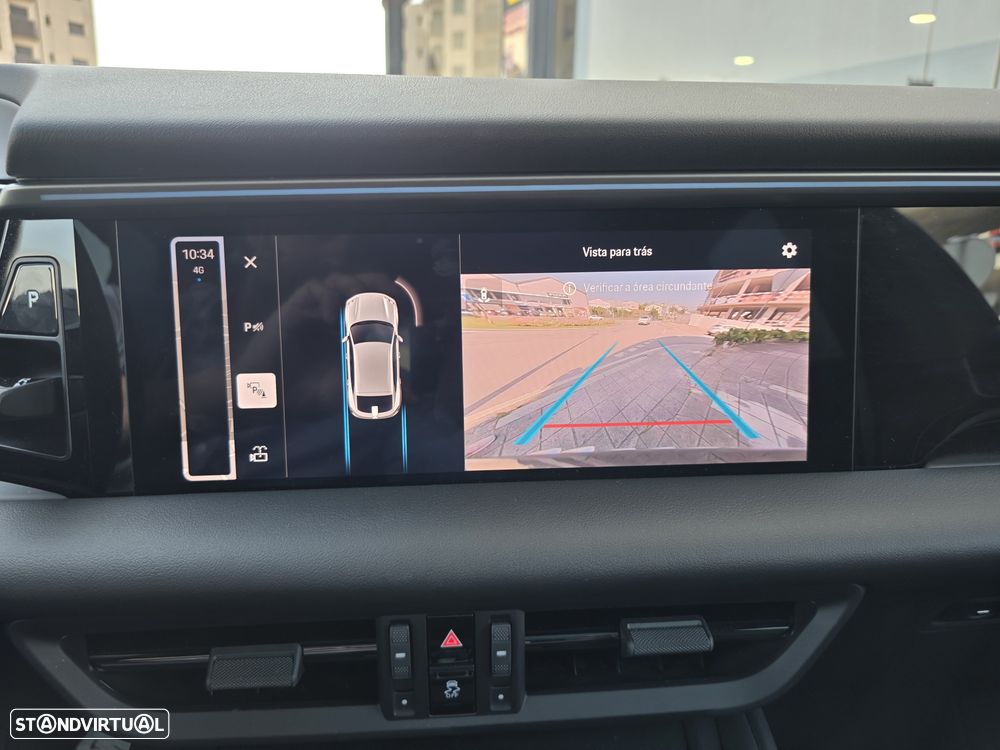 Porsche Macan Electric - 27