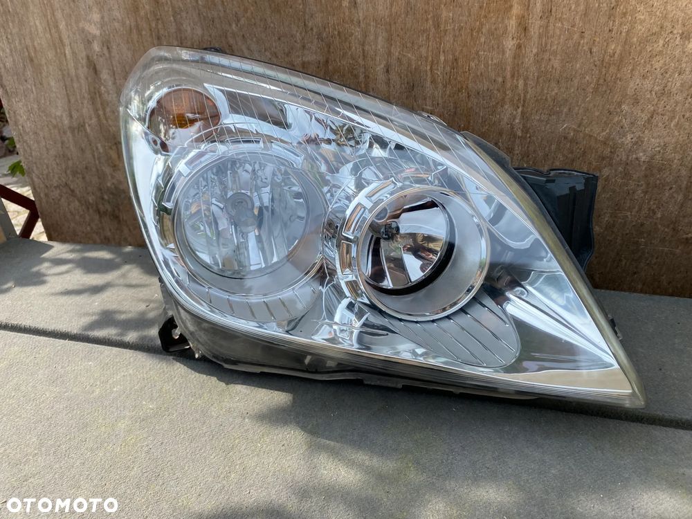 lampa opel astra h III lift prawa eu cała - 2