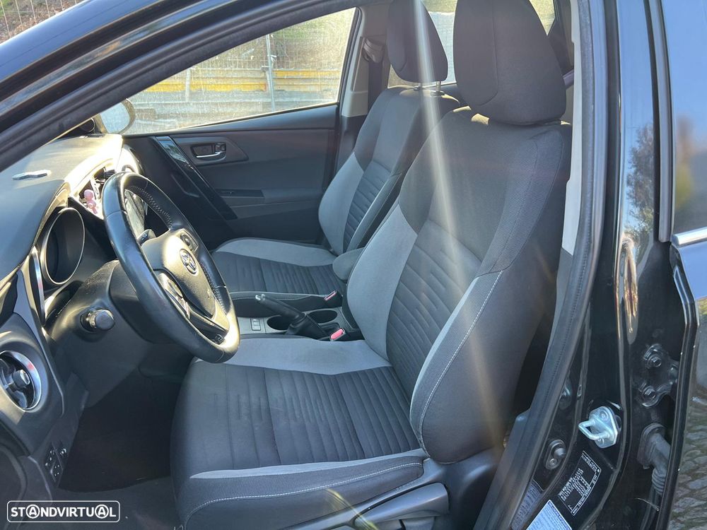 Toyota Auris Touring Sports 1.8 HSD Comfort - 24