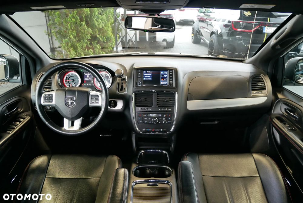 Dodge Grand Caravan - 16