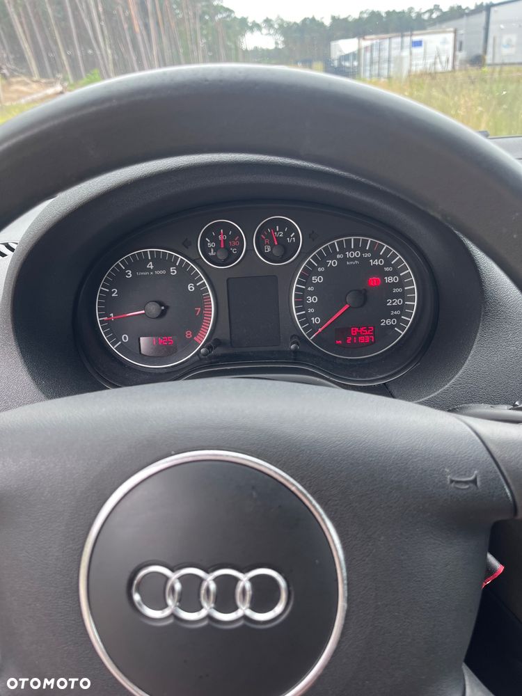 Audi A3 3-drzwiowe 1.6 FSI Ambiente - 5