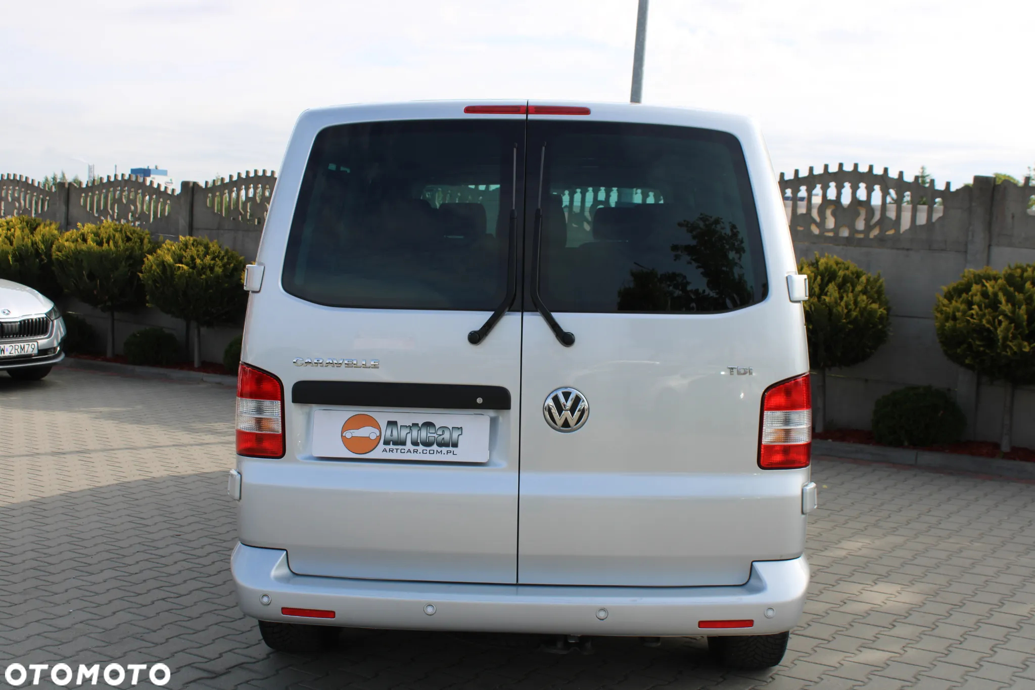 Volkswagen Caravelle - 8