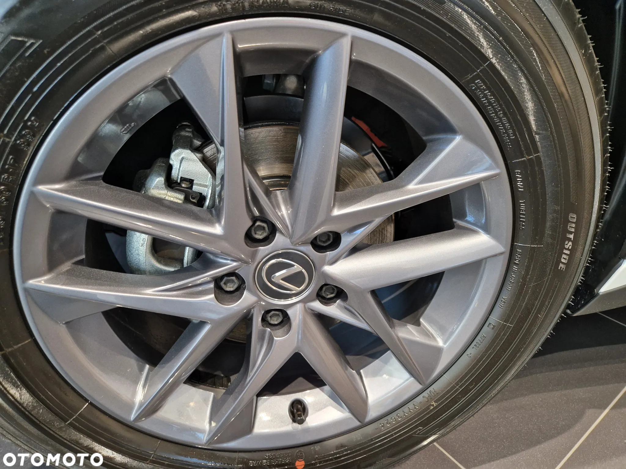 Lexus LBX 1.5 Hybrid - 6