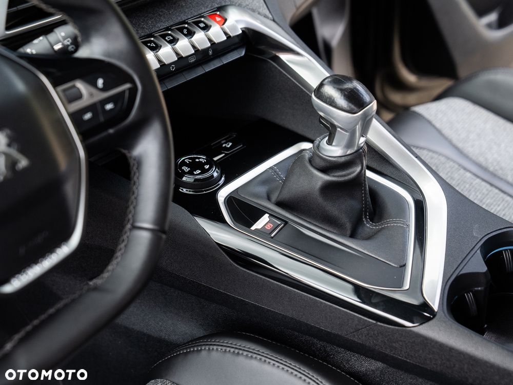 Peugeot 3008 1.2 PureTech Allure - 28