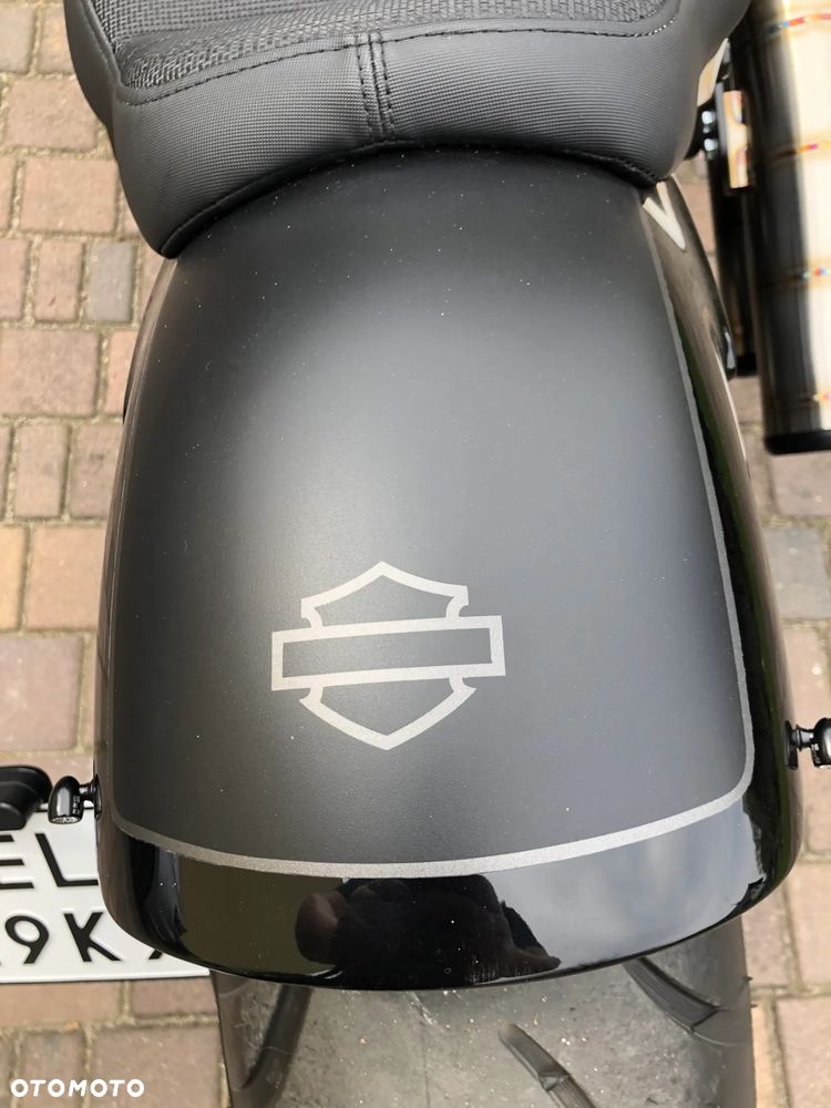 Harley-Davidson Softail Street Bob - 21