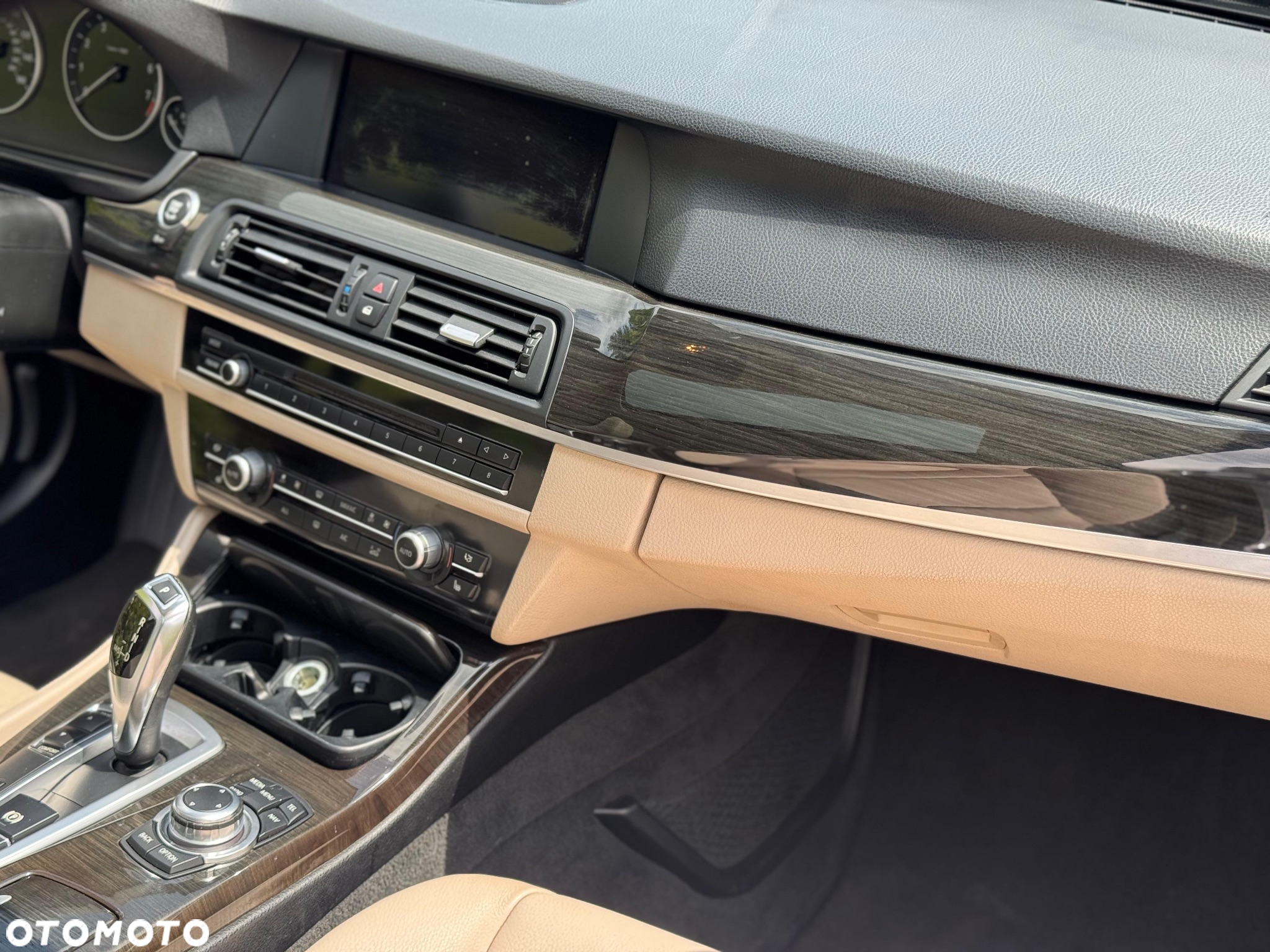 BMW Seria 5 528i xDrive Luxury Line - 16