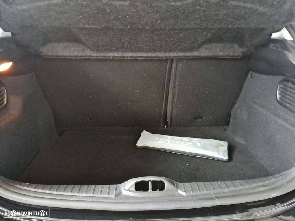 Peugeot 208 1.2 PureTech Signature - 6