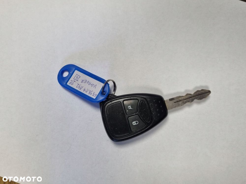 Chrysler Voyager IV KLUCZY PILOT 659817192 2E 04589318AB - 16