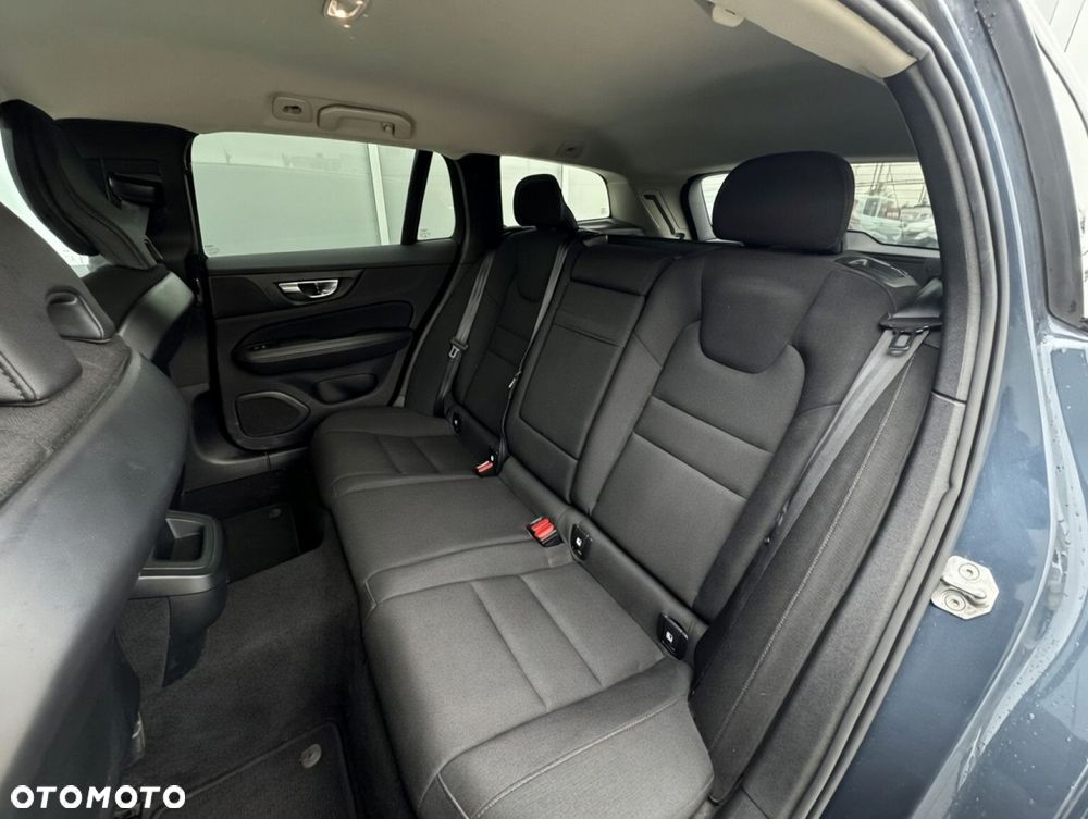 Volvo V60 Cross Country - 28