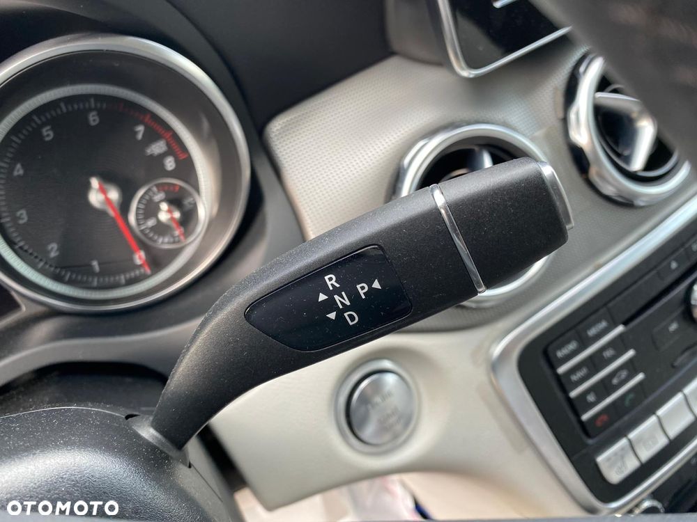 Mercedes-Benz GLA 250 4Matic 7G-DCT AMG Line - 13