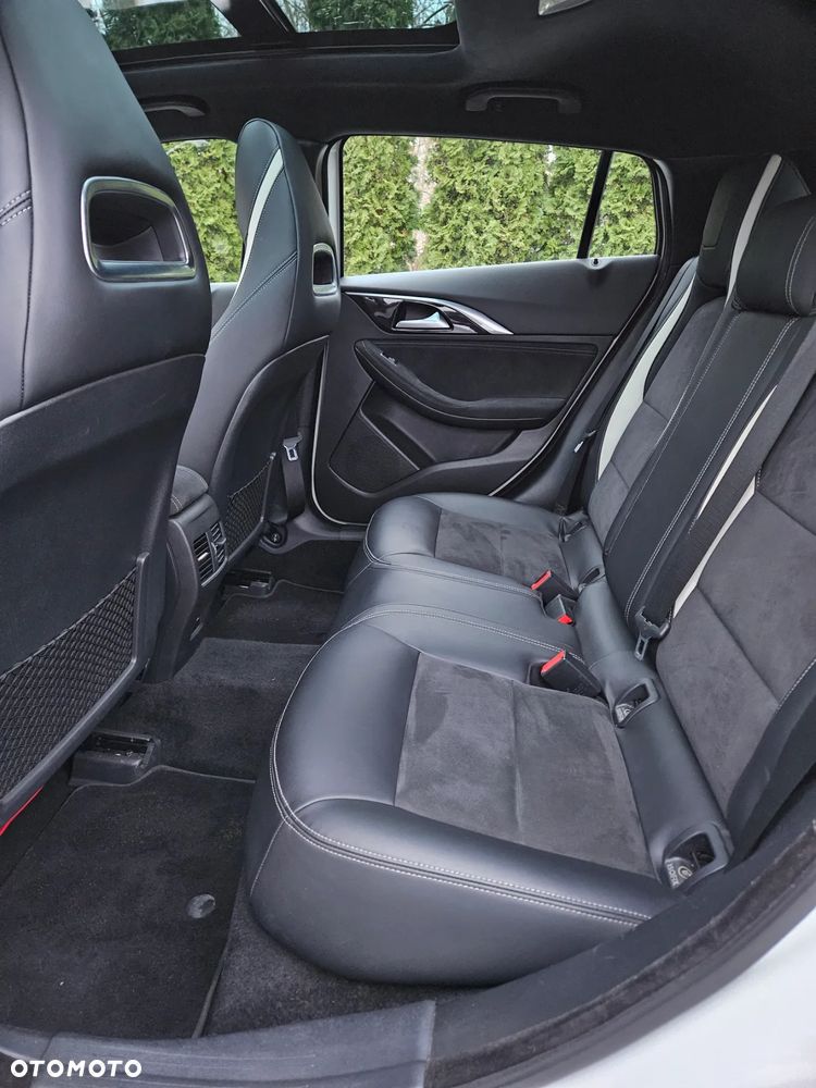 Infiniti Q30 2.2d DCT Sport - 24