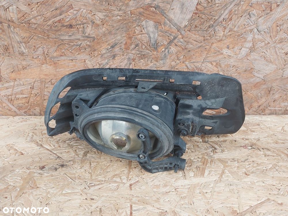 halogen przeciwmgielny lewy przedni przód mocowanie mercedes W169 A-klasa 0305077001 A1698201556 - 2
