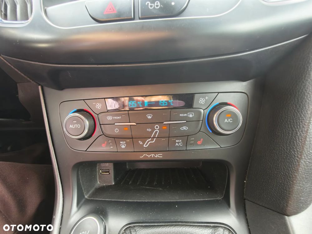 Ford Focus 1.0 EcoBoost Start-Stopp-System ST-LINE - 36