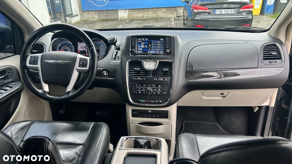 Chrysler Town & Country 3.6 Limited - 7