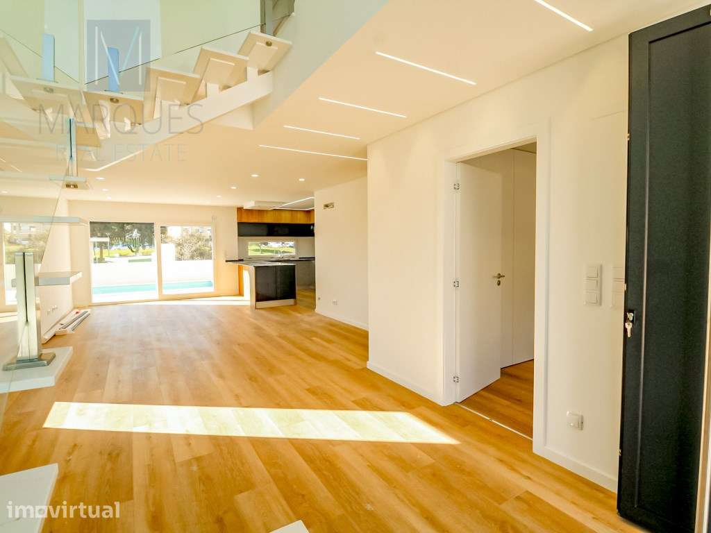 Moradia V4 com Garagem, Jardim e Piscina nas Quintinhas - Charneca ... - Grande imagem: 3/30