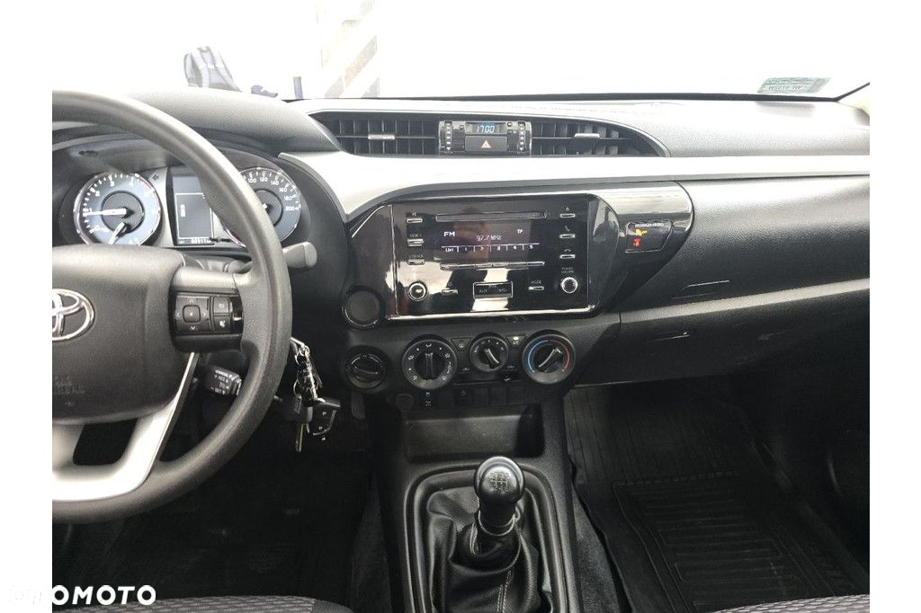Toyota Hilux - 10
