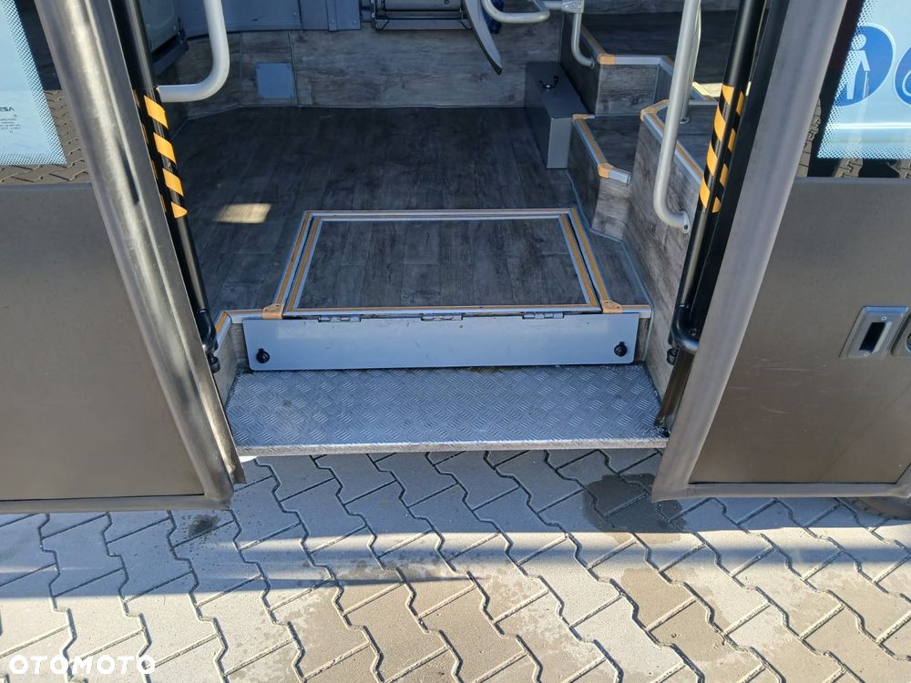 Isuzu Novo City midi - 12