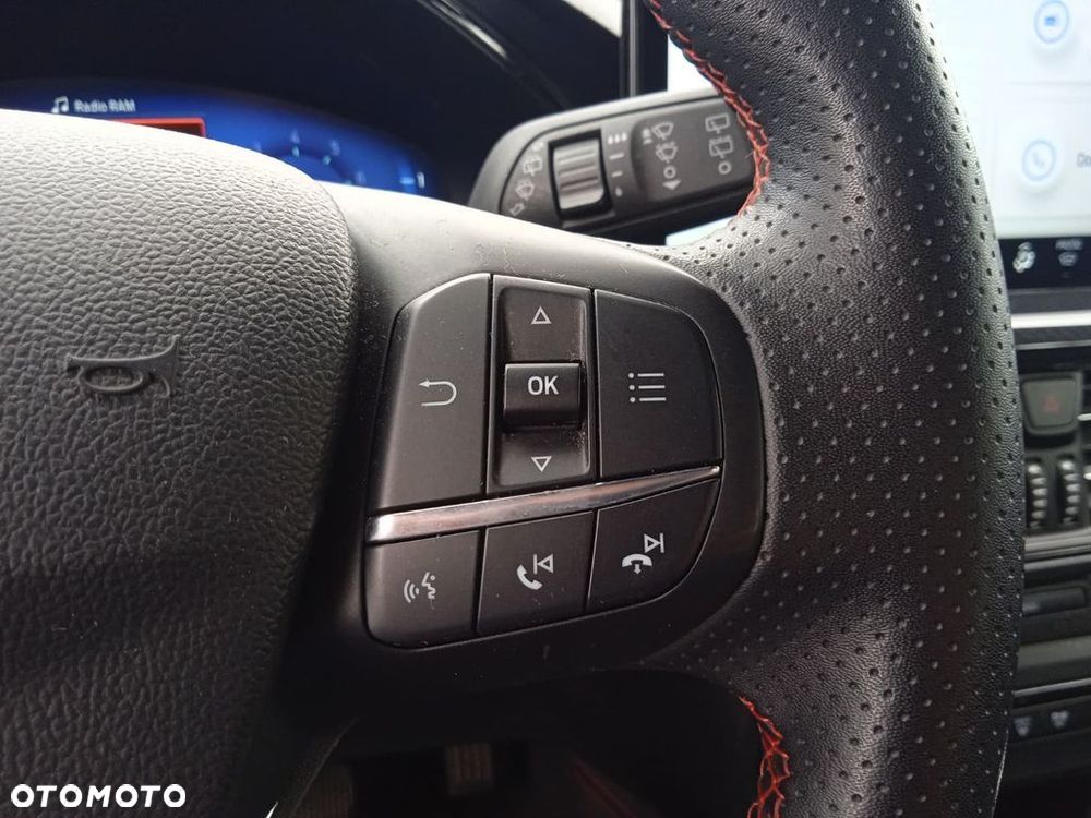 Ford Focus 1.0 EcoBoost mHEV ST-Line X - 16
